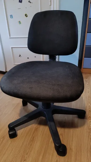 Silla de oficina negra