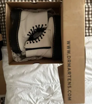 Botas Dr. Martens Quad Retro Jadon Blancas