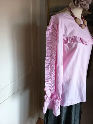 Camisa Zara rosa con volantes