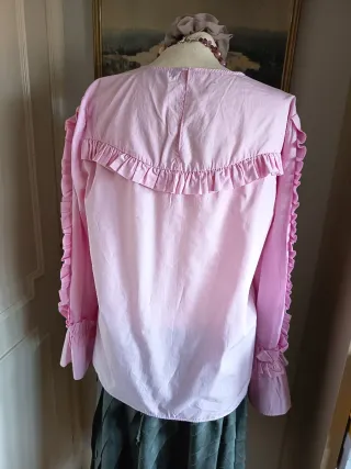 Camisa Zara rosa con volantes