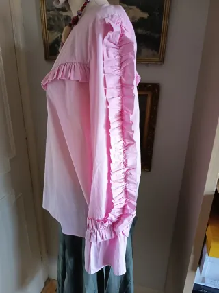 Camisa Zara rosa con volantes