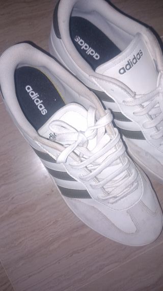 Zapatillas Adidas Blancas y Grises