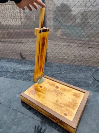 Partidor de aceitunas de madera