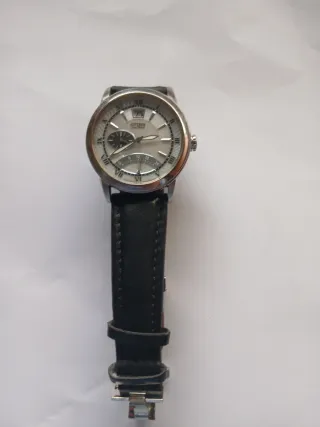 Reloj Citizen Esfera Plateada Correa Negra