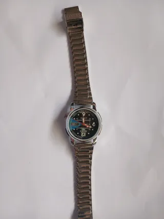 Reloj Citizen Esfera Plateada Correa Negra