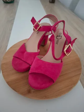 Sandalias de tacón rosa