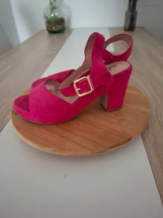 Sandalias de tacón rosa