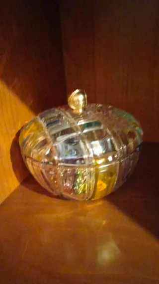 Bombonera de cristal dorada y transparente