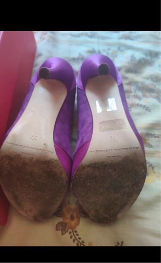 Zapatos de tacón morados Carolina Herrera
