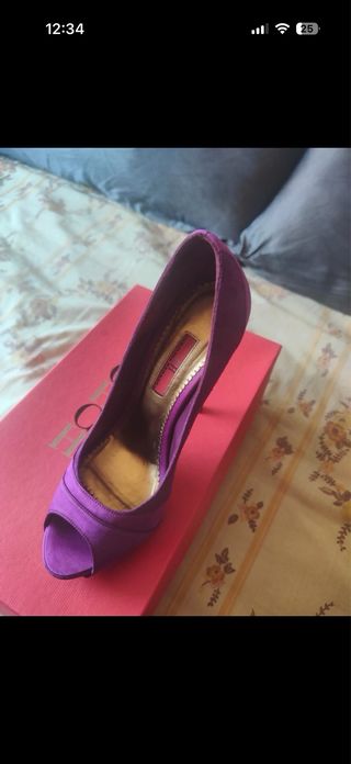 Zapatos de tacón morados Carolina Herrera