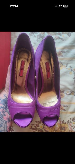 Zapatos de tacón morados Carolina Herrera