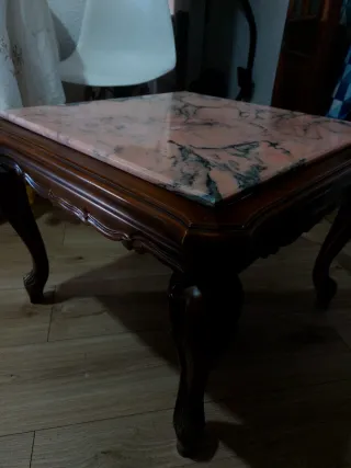 Mesa de madera y mármol
