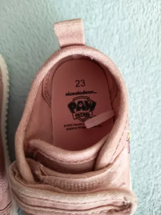 Zapatillas bebé rosa velcro