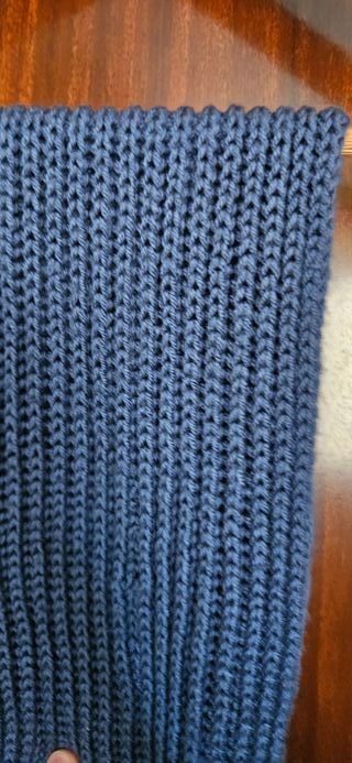 Bufanda tejida a mano azul