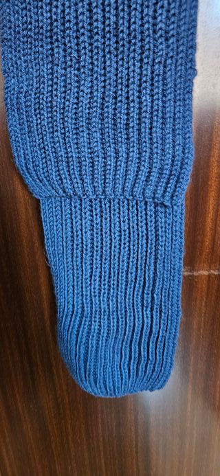 Bufanda tejida a mano azul