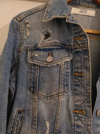 Chaqueta vaquera Zara desgastada