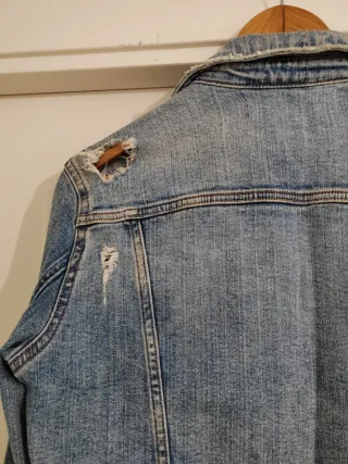 Chaqueta vaquera Zara desgastada