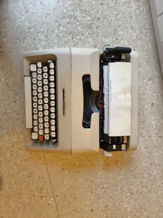 Máquina de escribir Olivetti Lettera 35