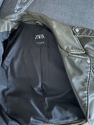 Giubbotto biker effetto pelle con cintura Zara