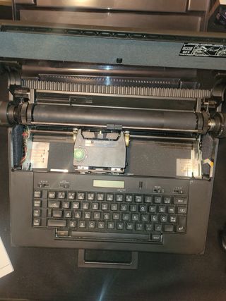 Máquina de Escribir Eléctrica Olivetti ET Compact