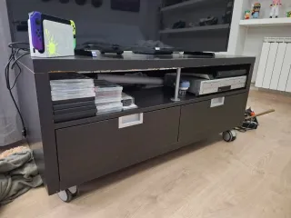 Mueble TV negro y marrón