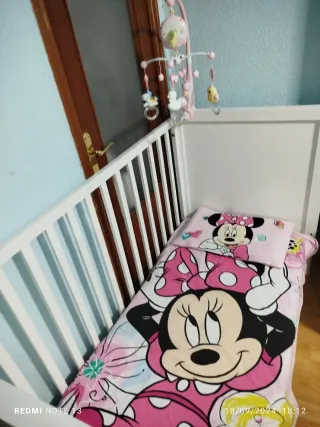 Cuna infantil con colchón