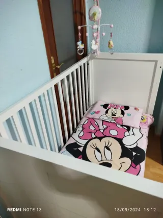 Cuna infantil con colchón