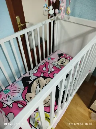 Cuna infantil con colchón