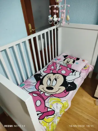 Cuna infantil con colchón