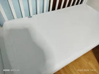 Cuna infantil con colchón