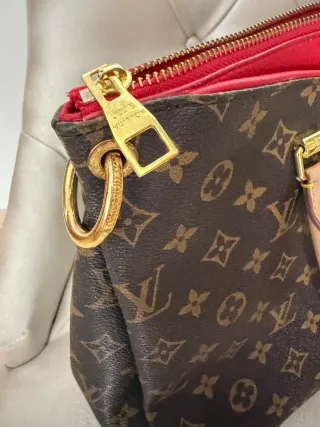 Bolso Louis Vuitton Pallas Marrón y Rojo