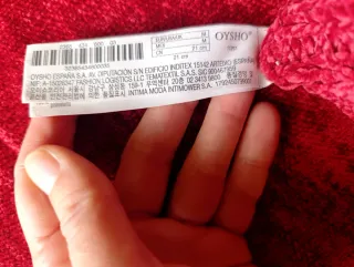 Conjunto Oysho gorro, guantes y bufanda burdeos