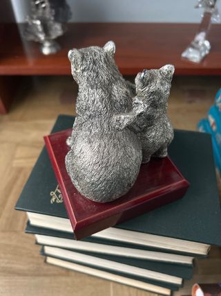 Figura dos osos madre e hijo