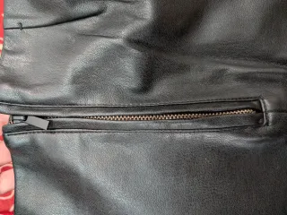 Pantalón efecto piel Zara