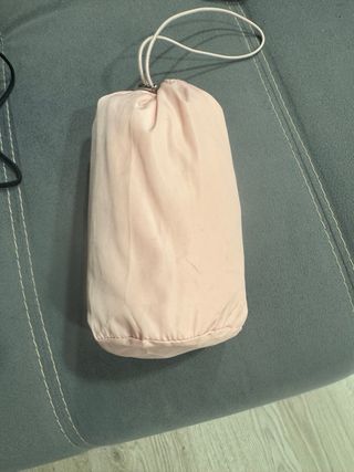 Chubasquero rosa con capucha