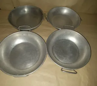 4 Platos Metálicos 22 cm Diámetro