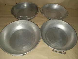 4 Platos Metálicos 22 cm Diámetro