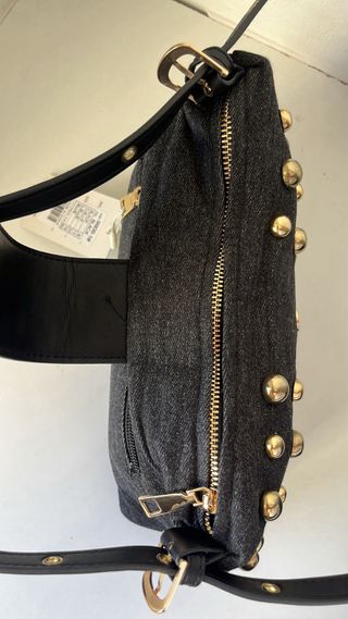 Bolso negro con tachuelas doradas NUEVO