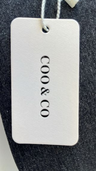 Bolso negro con tachuelas doradas NUEVO