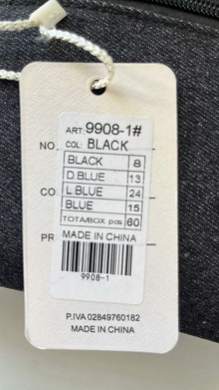 Bolso negro con tachuelas doradas NUEVO