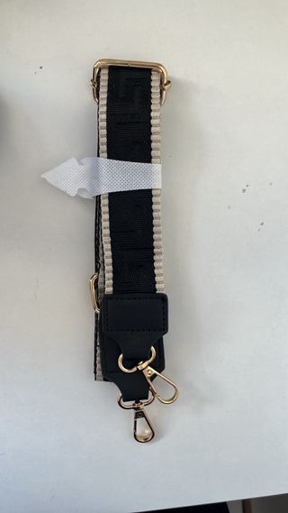 Bolso negro con tachuelas doradas NUEVO