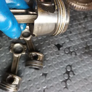 Pistones con bielas motor K9K