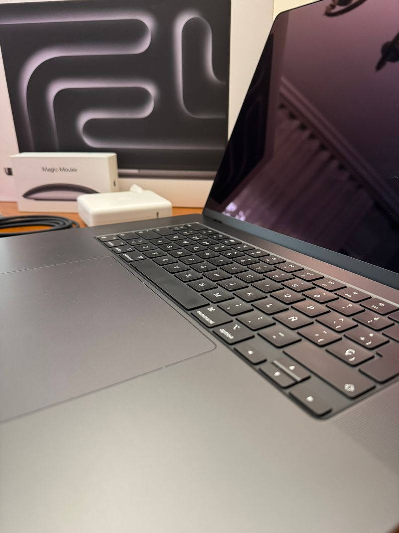 Macbook Pro 16 M4 Pro 24GB RAM 512GB + Magic Mouse afbeelding 3