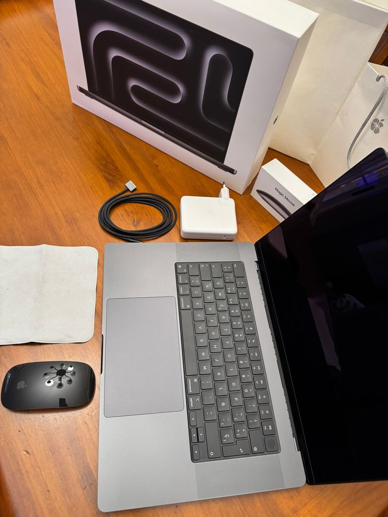 Macbook Pro 16 M4 Pro 24GB RAM 512GB + Magic Mouse afbeelding 2