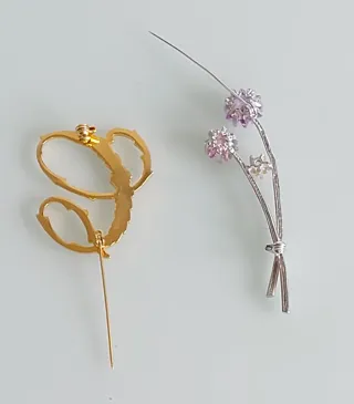 SIN ESTRENAR 2 BROCHES  (3€ CADA UNO)