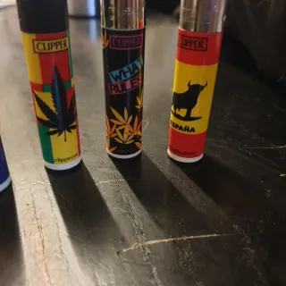 Lotto 9 accendini Clipper tutti funzionanti.