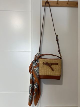 Bolso de rafia y piel Mango