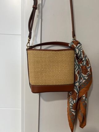Bolso de rafia y piel Mango