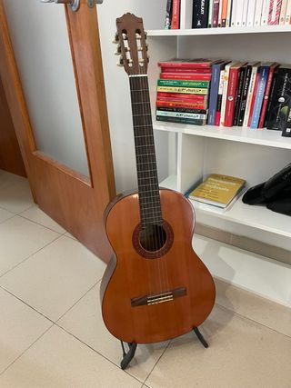 Guitarra Clásica Yamaha C40 + Funda y Afinador