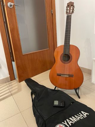 Guitarra Clásica Yamaha C40 + Funda y Afinador